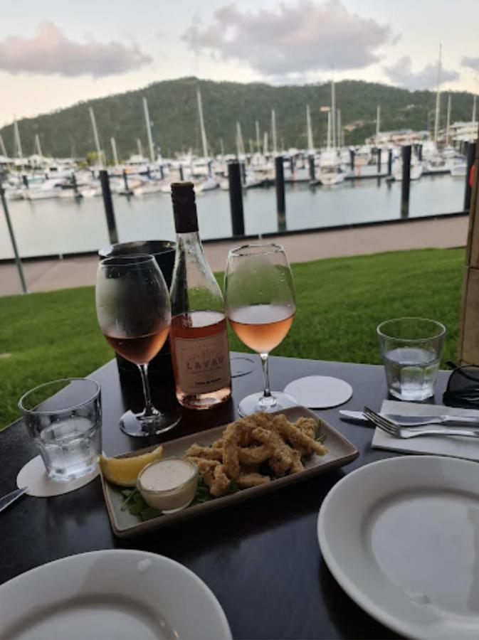 Boathouse Port Of Airlie Appartamento Airlie Beach Esterno foto