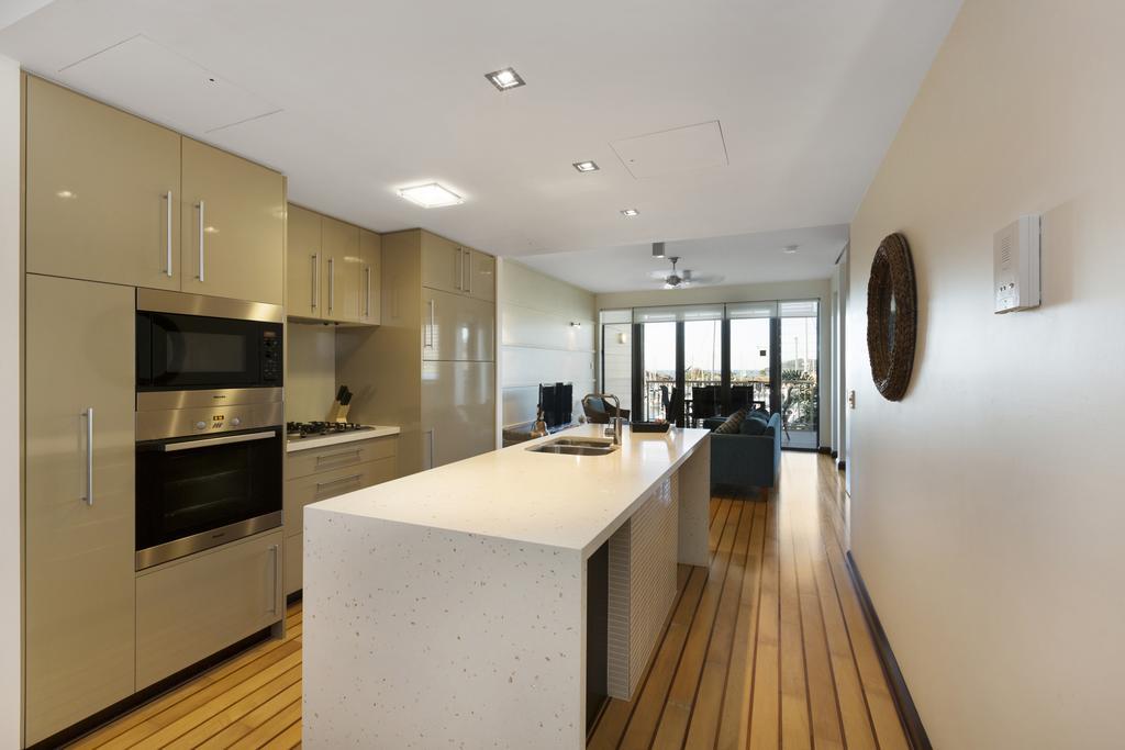 Boathouse Port Of Airlie Appartamento Airlie Beach Esterno foto